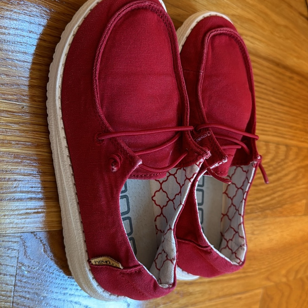 Kids hey dude, Wendy youth size 11 youth red and white slip on loafer unisex - Picture 4 of 7